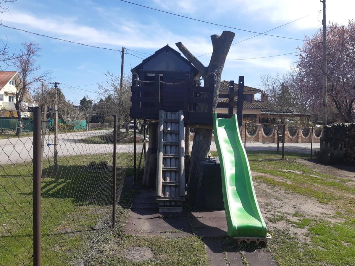 Estike Nyaralo Merevfalu Kerti Medencevel Zamardi Luaran gambar